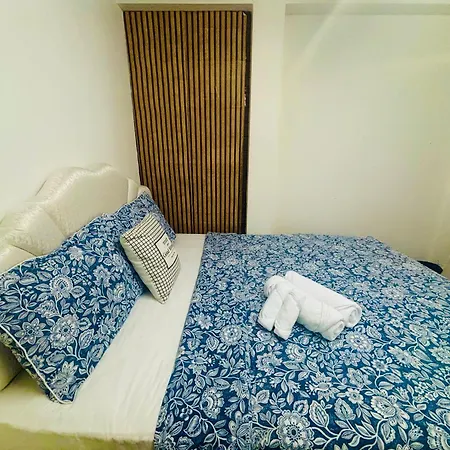 Ree House Sukhumvit Adults Only Guesthouse Near Mrt