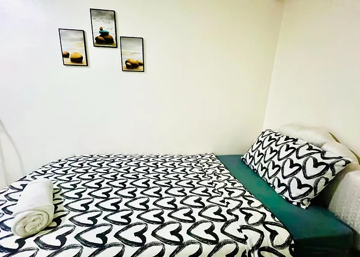 Ree House Sukhumvit Adults Only Near Mrt 게스트하우스 3*