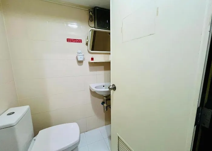 Ree House Sukhumvit Adults Only Near Mrt 방콕