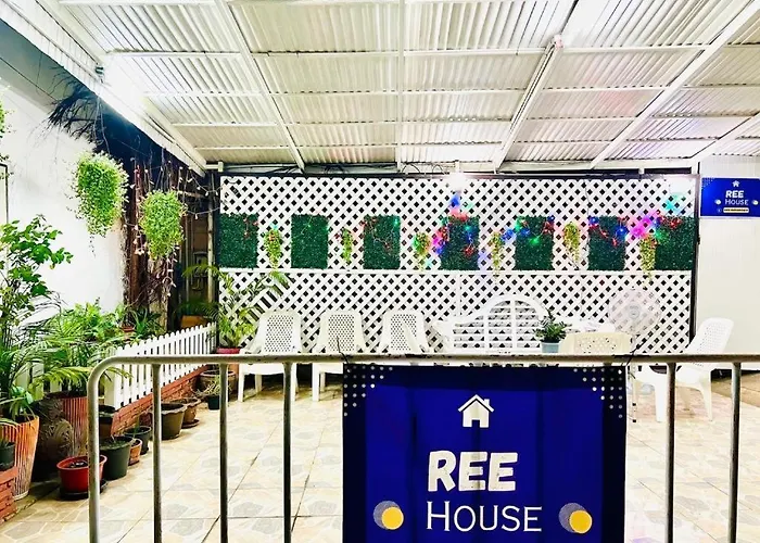 Ree House Sukhumvit Adults Only Near Mrt 3* 방콕