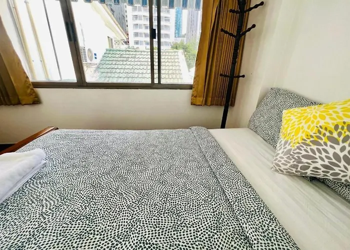 Ree House Sukhumvit Adults Only Near Mrt 게스트하우스 3*