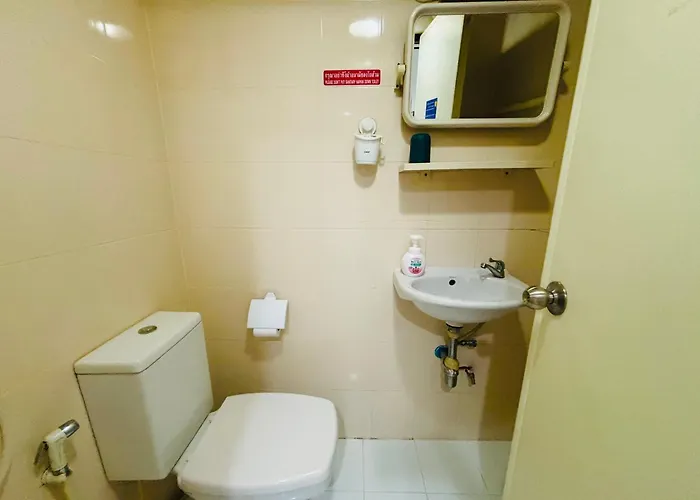 Ree House Sukhumvit Adults Only Near Mrt 게스트하우스 3*