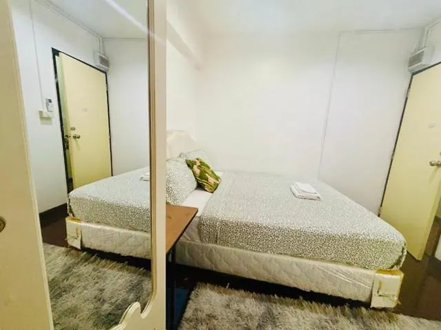 Ree House Sukhumvit Adults Only Near Mrt 게스트하우스 3*