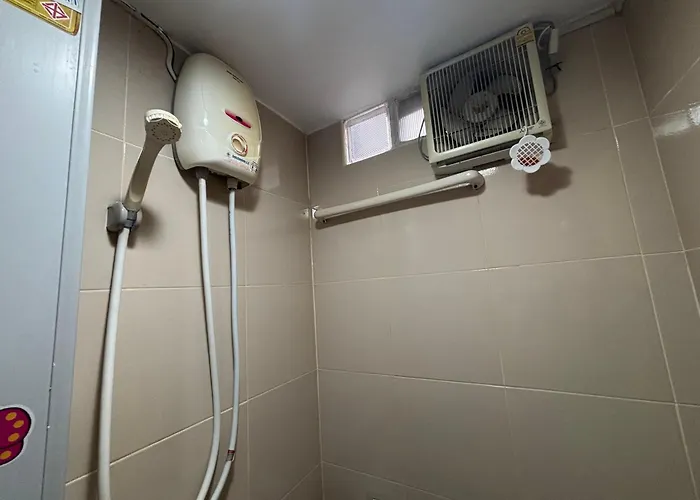 Ree House Sukhumvit Adults Only Near Mrt 방콕