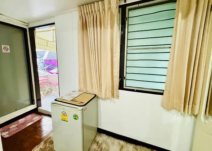 Ree House Sukhumvit Adults Only Near Mrt 게스트하우스 3*