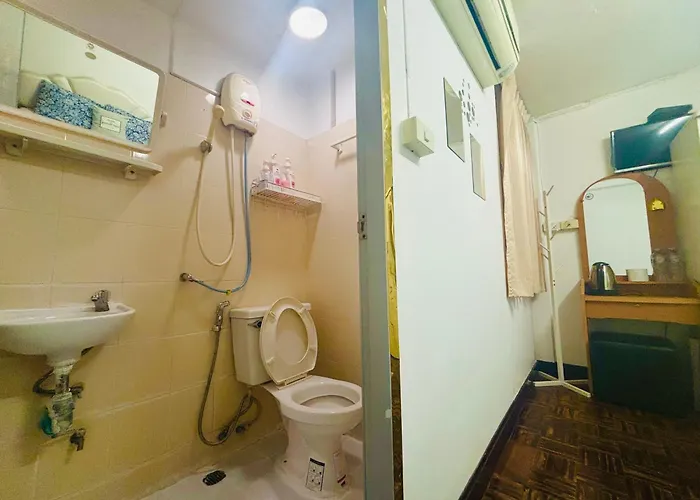 Ree House Sukhumvit Adults Only Near Mrt 게스트하우스 3*