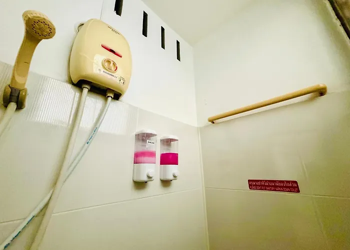 게스트하우스 Ree House Sukhumvit Adults Only Near Mrt 3*